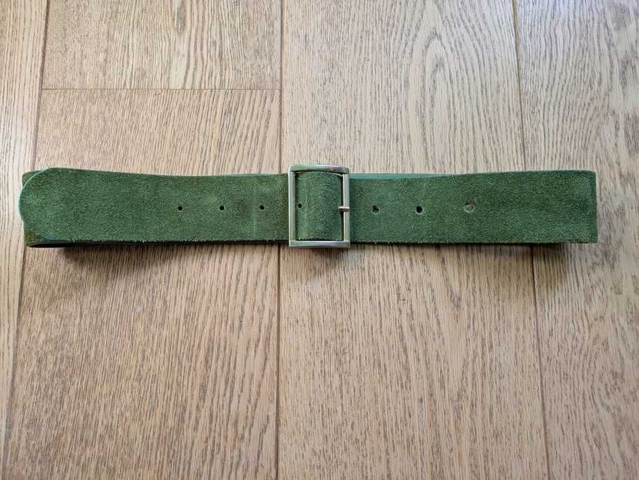 Solar - szeroki zielony pasek ze skóry ze złotą klamrą
