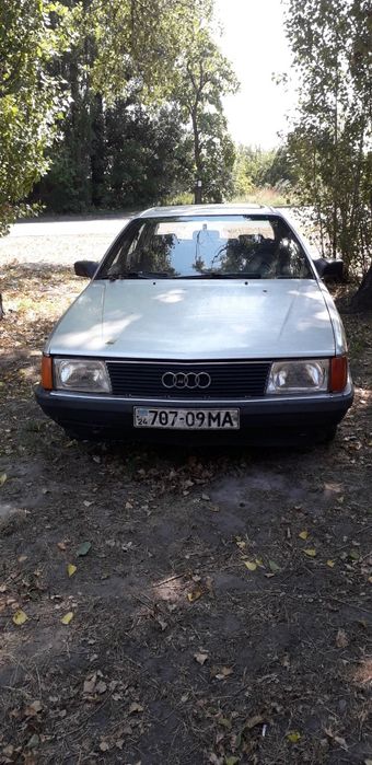 Автомобіль  Ауді 100