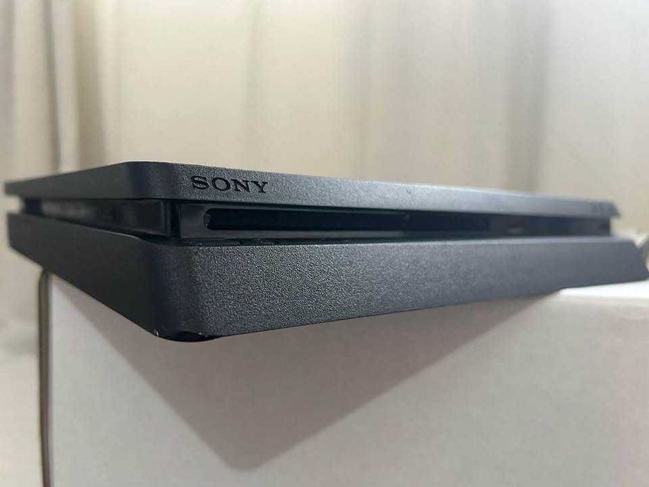 PlayStation 4 com 1 comando - 1Tb