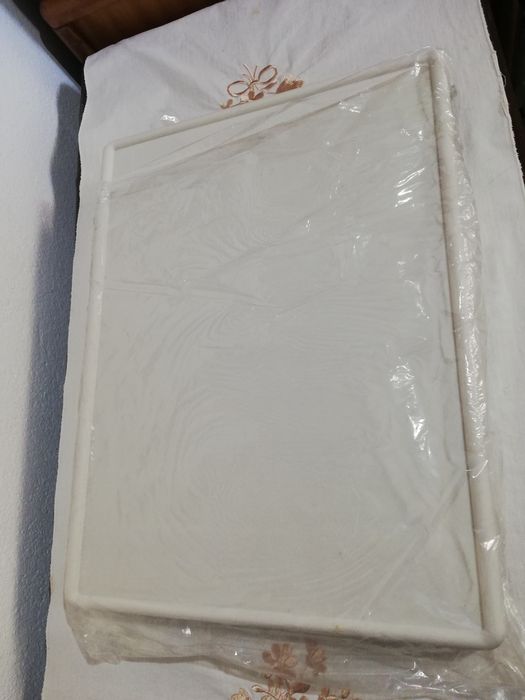 Mesa de apoio branca