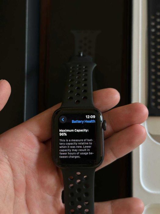 Apple Watch Nike SE 44mm (96% акумулятор)