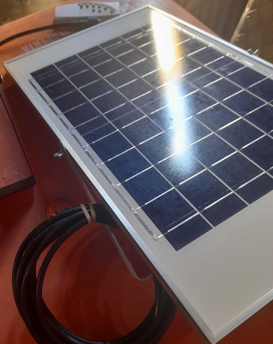 Vendo projector de 200w  com painel solar