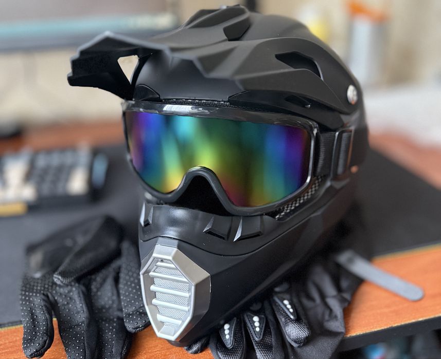 Кросовий шолом у комплекті з окулярами та рукавичками