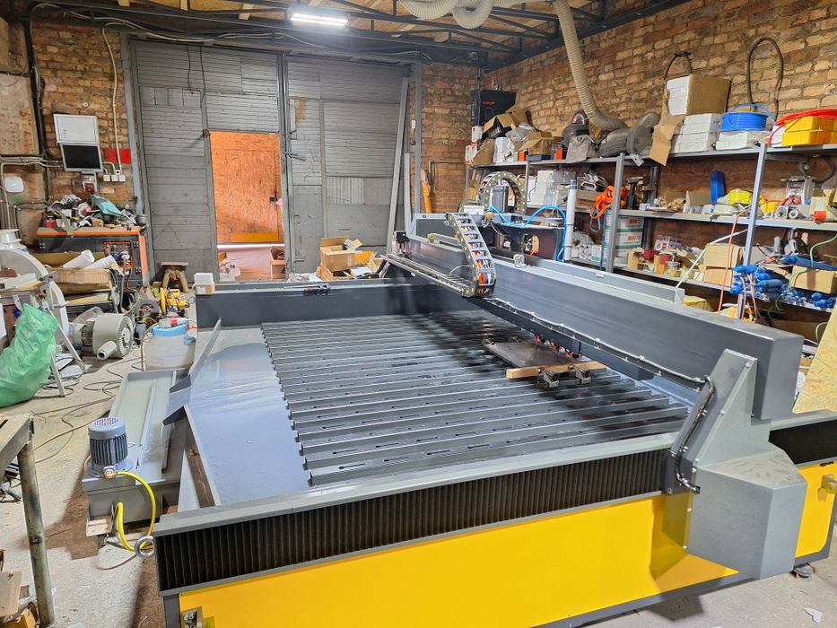 Станок по камню фрезерный. ЧПУ. 3 шпинделя 5.5квт