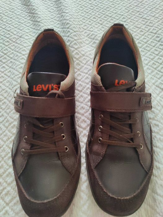 Sapatilhas Levis tam. 42 em excelente estado
