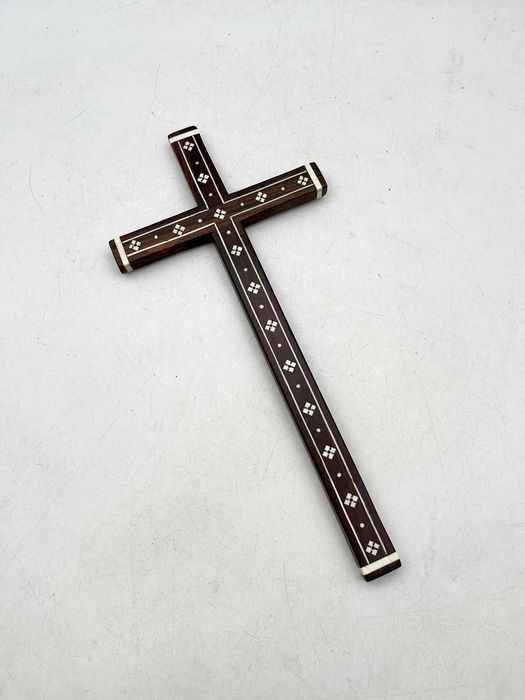 Crucifixo em Pau-Santo e Prata