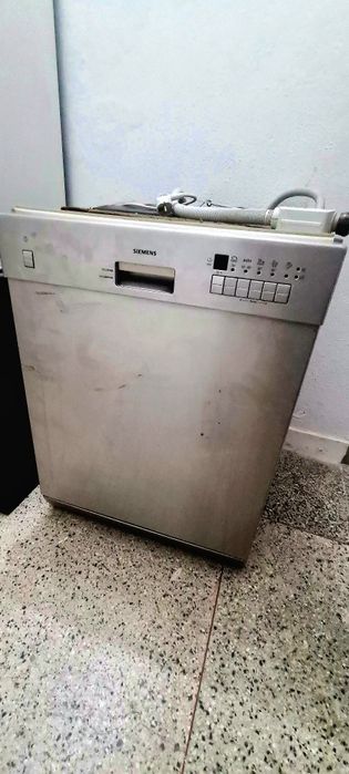 Máquina de levar loiça Siems com aquastop