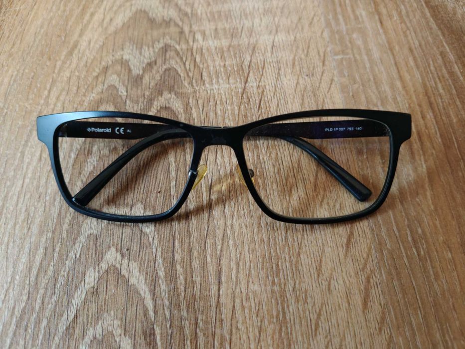 Polaroid pęknięta oprawka