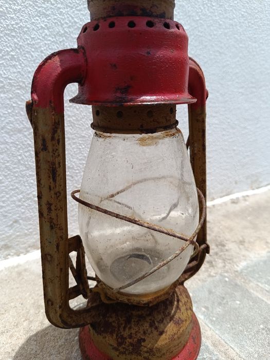 Lanterna Antiga a Petróleo - Efeito Decorativo