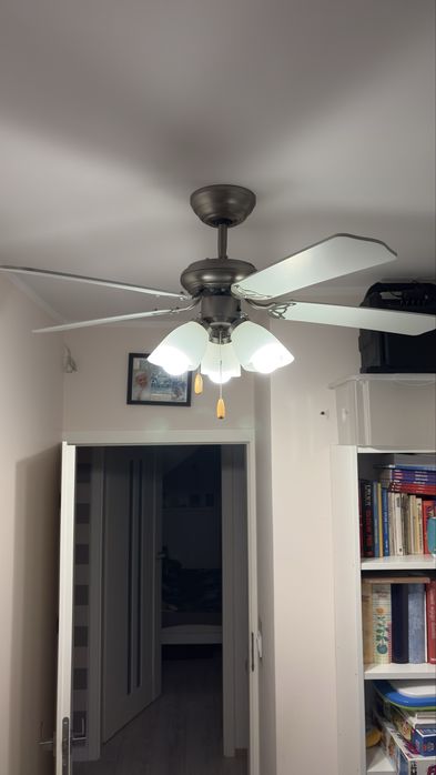 Lampa wisząca z wiatrakiem Stan super Komplet z żarówkami