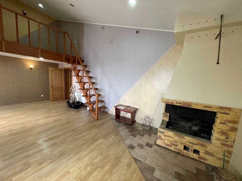 Центр Спаська офіс в бізнес-центрі 238 кв.м. ремонт ціна 150 тис.у.о.