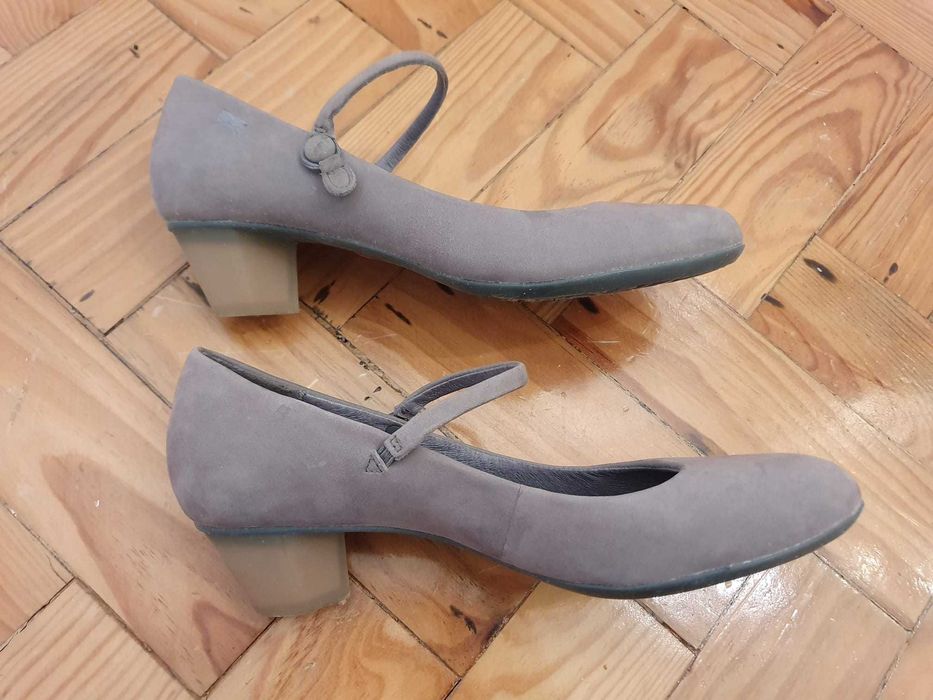Sapatos Camper cinzentos modelo Helena T 38