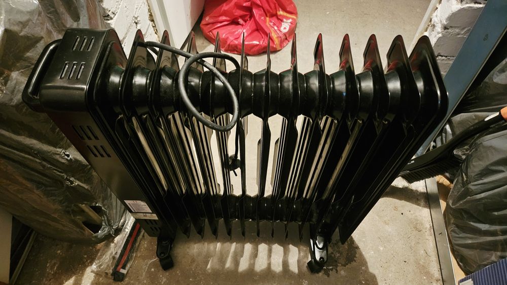 Grzejnik olejowy CY81WW-13 3000 W czarny