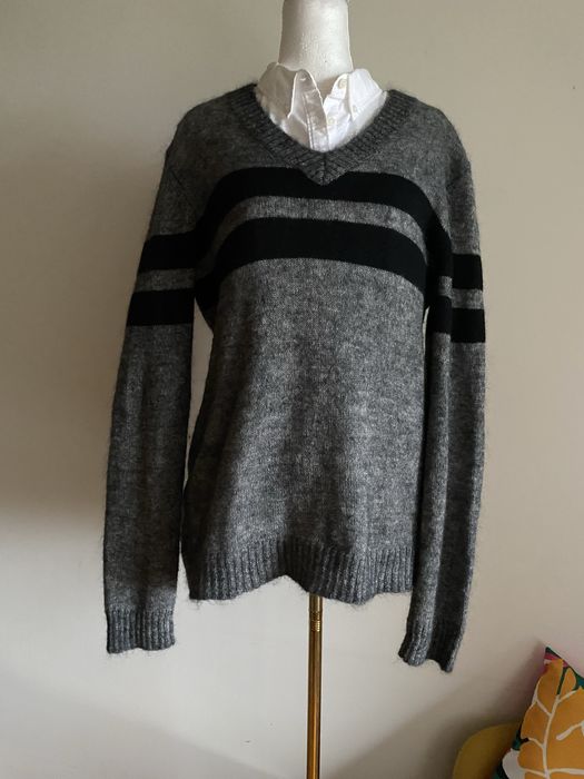 Wełniany elegancki sweter moherowy sweterek w serek z wełny