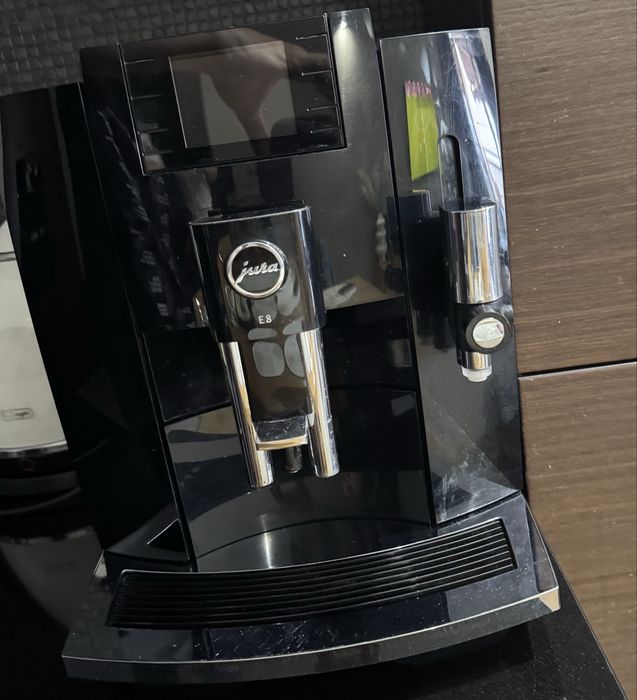 Ekspres Jura E8
