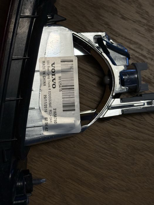 Oryginalna Lampa Tylna Prawa w Klapę Volvo S90 | OE 31656780