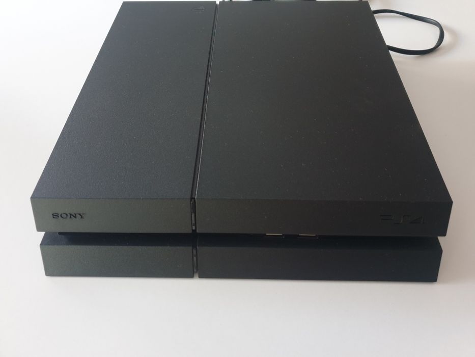 PS4 usada e em bom estado