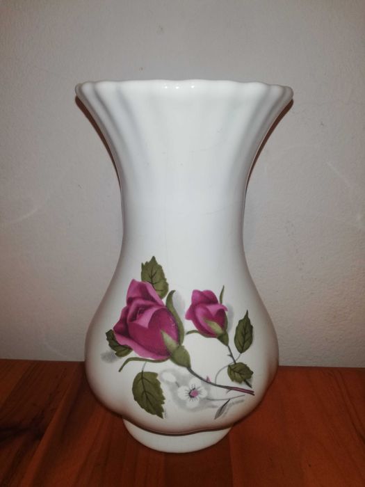 Stary porcelanowy wazonik - Vintage PRL