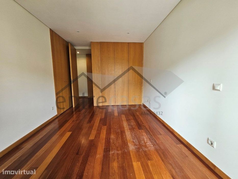 Meadela - Apartamento T3 em Condomínio Fechado