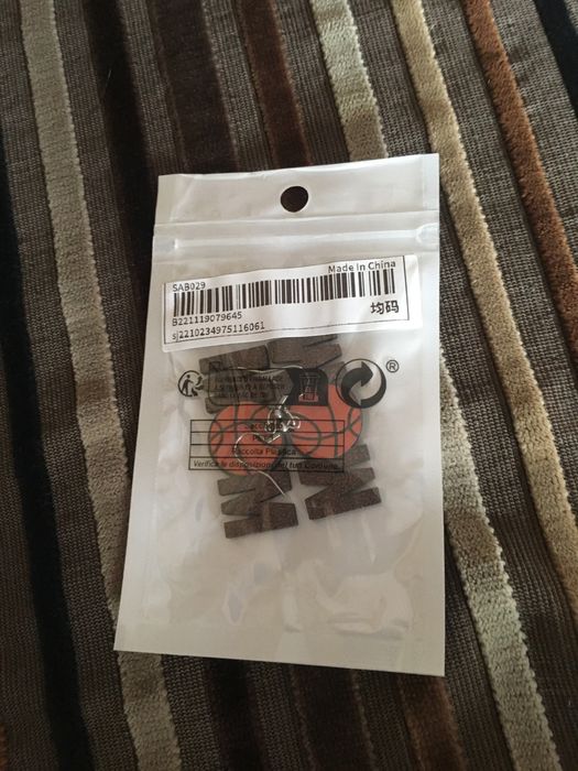 Brincos de basket, novos e embalados