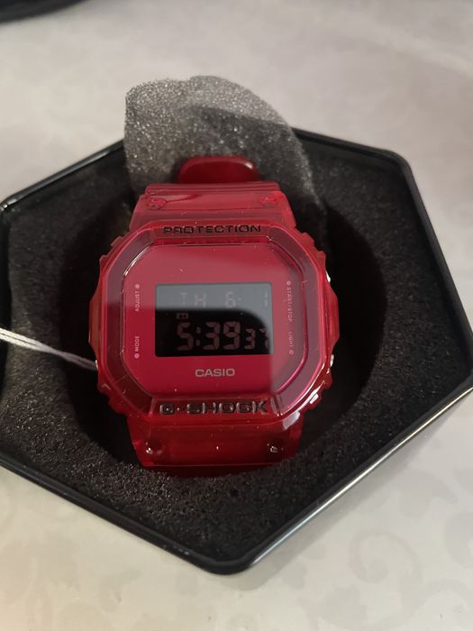 casio czerwony G-SHOCK edycja limitowana DW-5600SB-4ER