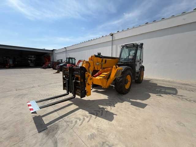 Multicarregadora telescópica JCB 540-140 Matriculada T2