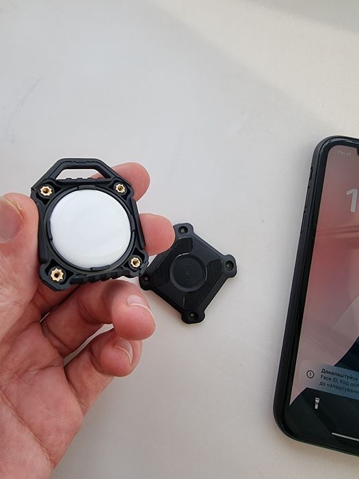 Apple AirTag трекер, мітка