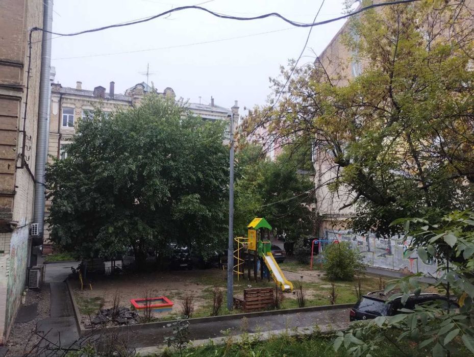 Продається 2 кімнатна квартира по  вул.Івана Франка 16/2. Без комісії.