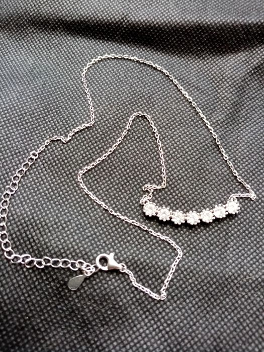 Срібне кольє з цирконами