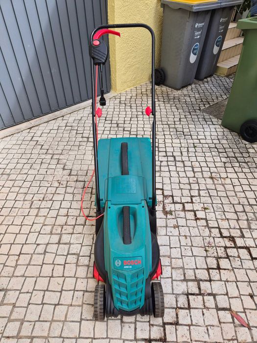 Corta Relvas elétrico 1200w BOSCH Arm 32