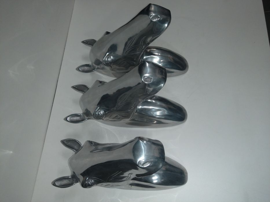 Głowa konia z aluminium.