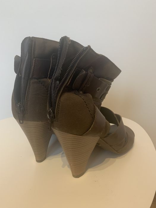 Używane buty na sprzedaż