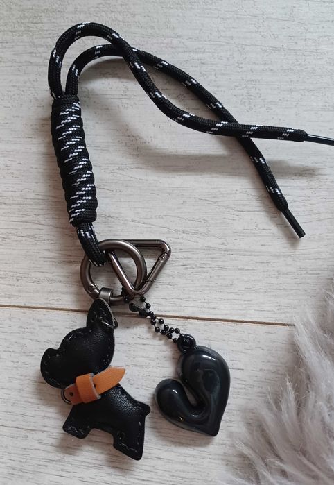 Brelok czarny buldog francuski czarne serduszko