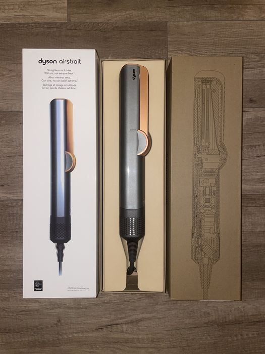 Dyson Airstrait