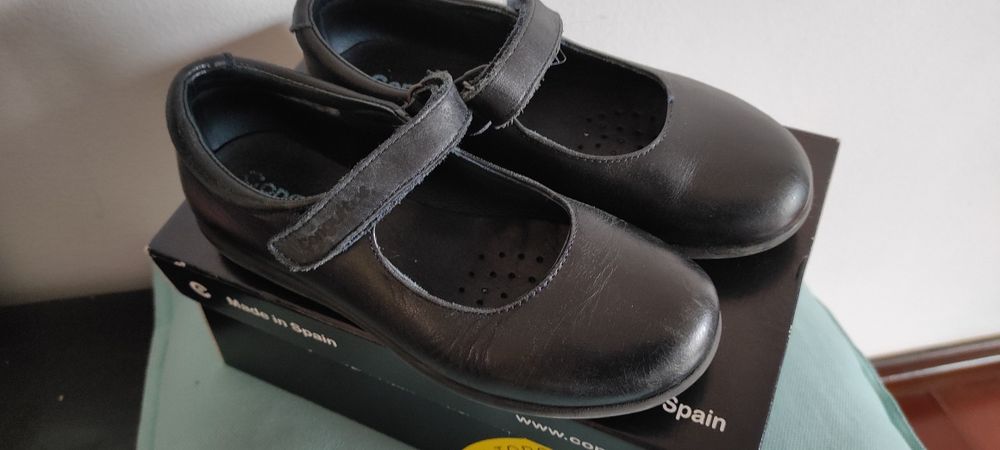 Sapatos n. 32 de menina para uniforme