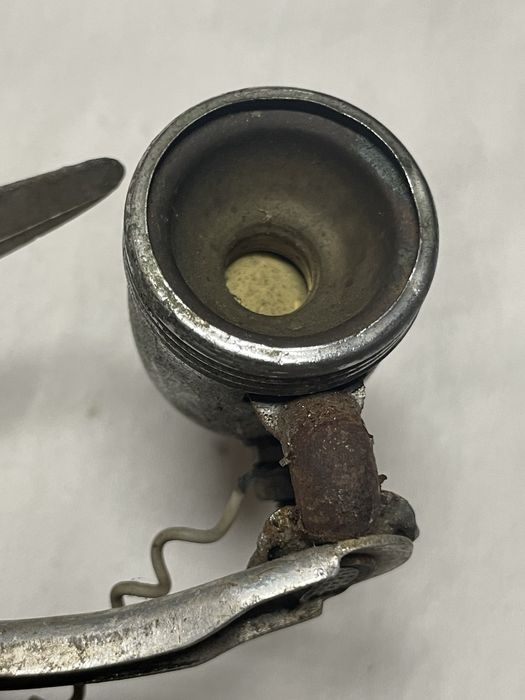 Peça Antiga com Luzes e Avião