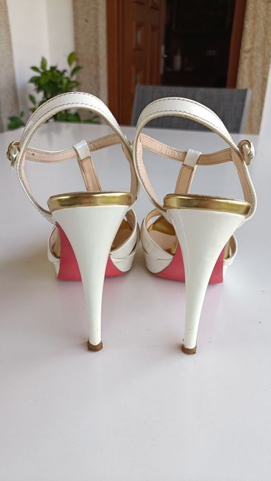 Sandália Branca e Dourada 36