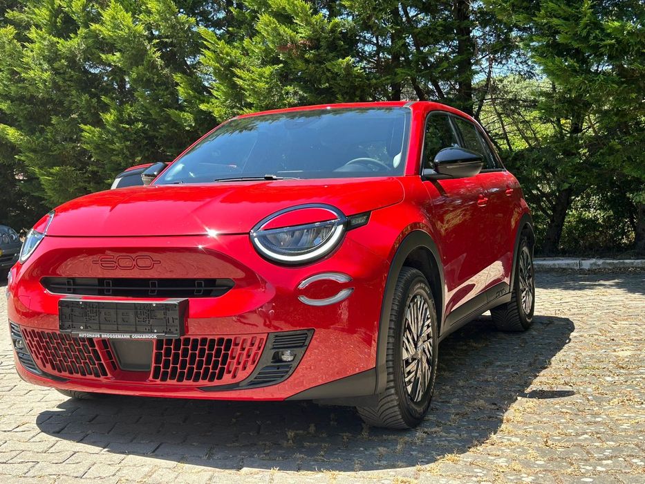 Fiat 600e Red433279967555768320