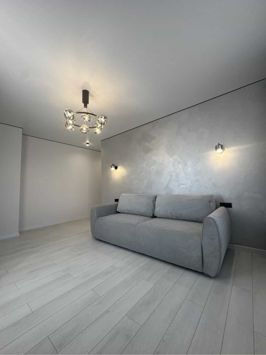 2- кімн новобудови здана з ремонтом меблями світло вода газ ліфт все є