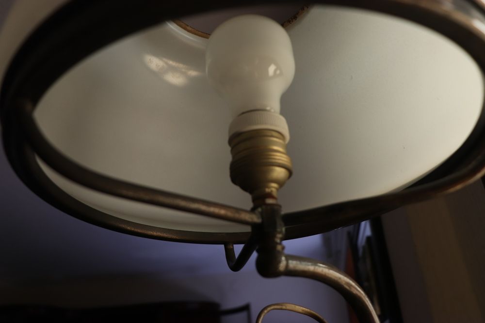 Candeeiro de pé antigo