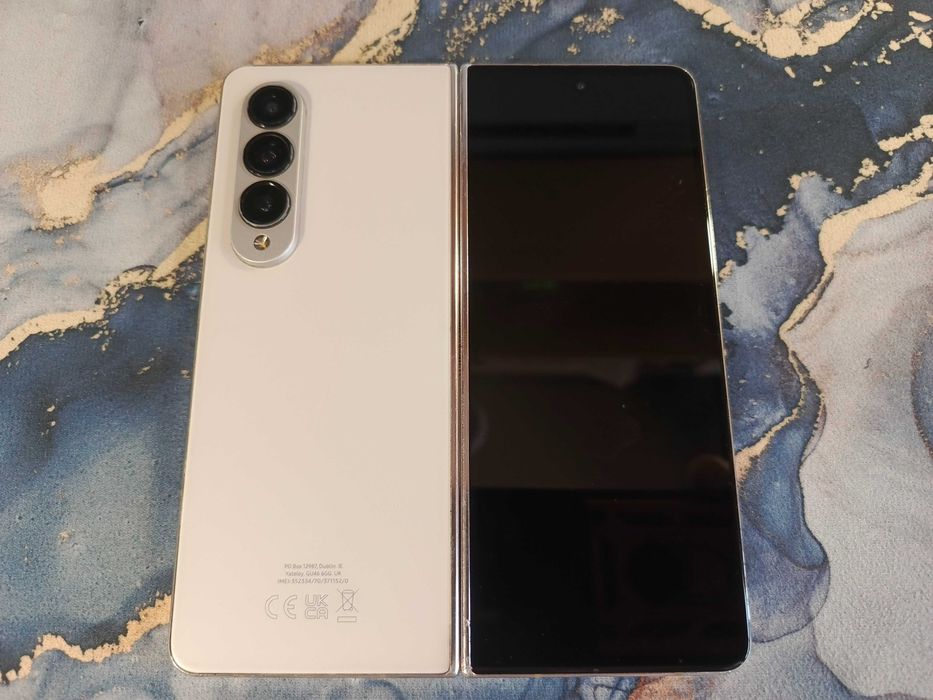 Продам Samsung Galaxy Z Fold 4 , 12/256Гб.  оригинал цвет золотой .