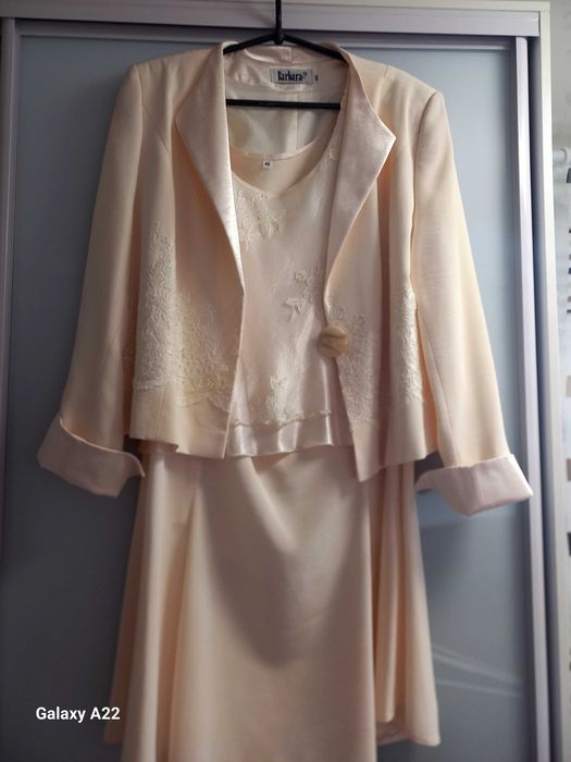 Жіночий костюм-трійка