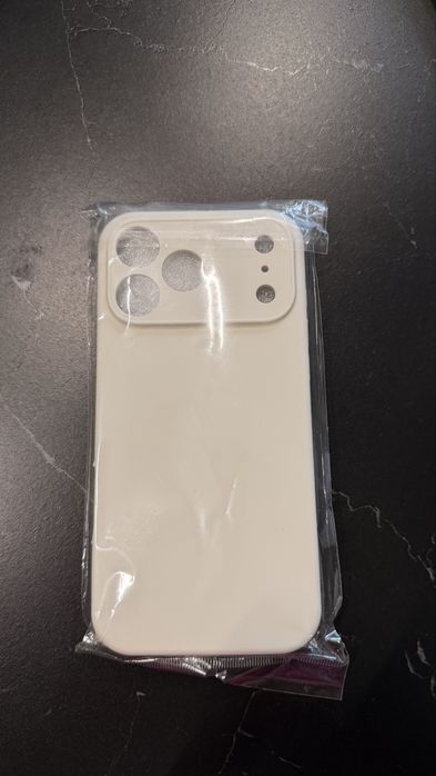Силіконовий чехол на iphone 17 pro max, молочного кольору