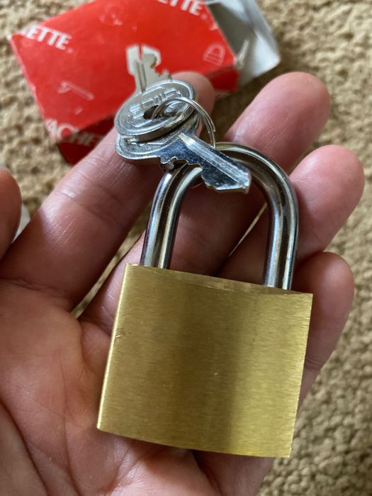 Cadeado francês vachete novo