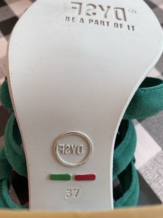 Sandalias DYSF novas