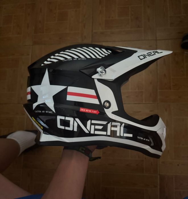Capacete MotoCross O'NEAL versão Black/White