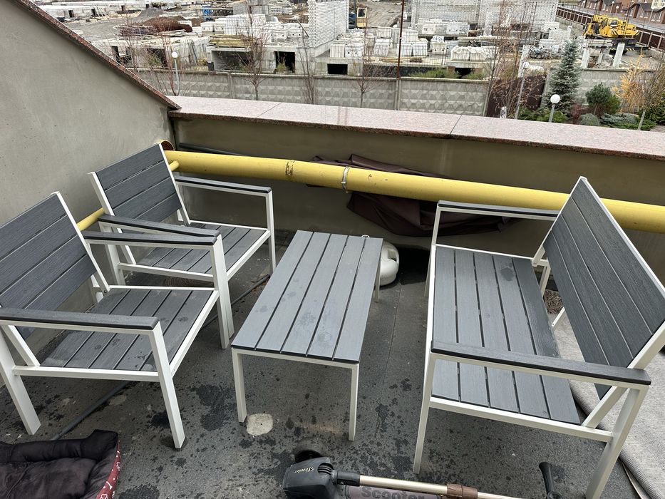 Комплект меблів для вулиці