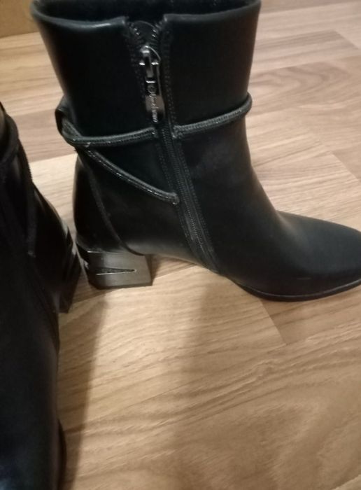 Черевики жіночі.