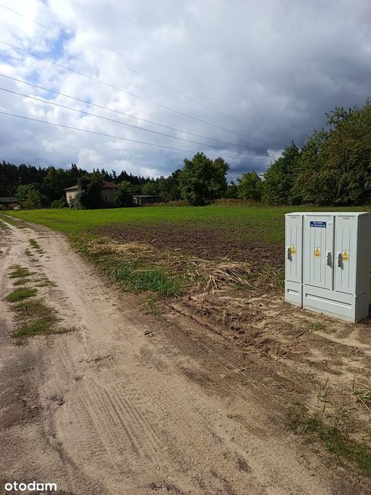 Piękna działka budowlana z mediami w Wiewiórczynie