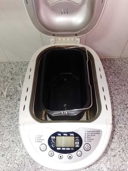 Vendo máquina de fazer pão Bifinett. 15€ Negociável